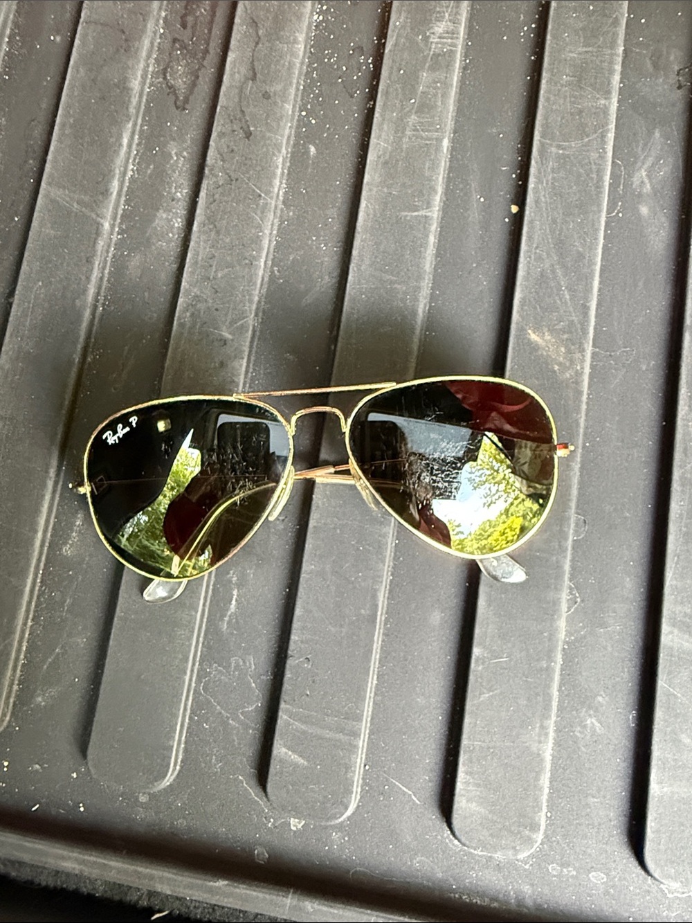 Ray-Ban Gold Frame Aviator Sunglasses with Green-Tinted Lenses